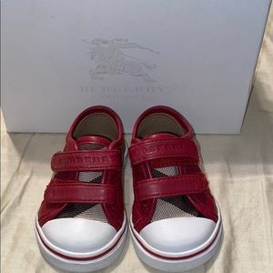 Burberry infant shoes